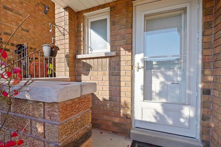 For Lease - 334 Sparrow Circle, Pickering, Ontario - Photo 2
