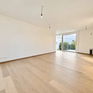 MIETWOHNUNG MIT BLICK INS GRÜNE - 3-Zimmer Dachgeschoss Wohnung - Erstbezug - BJ 2025 - Eigener Dachgarten - Balkon - Photo 2