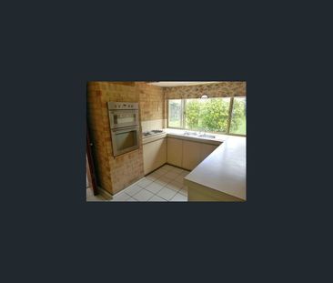 Spacious Family Home - Photo 4
