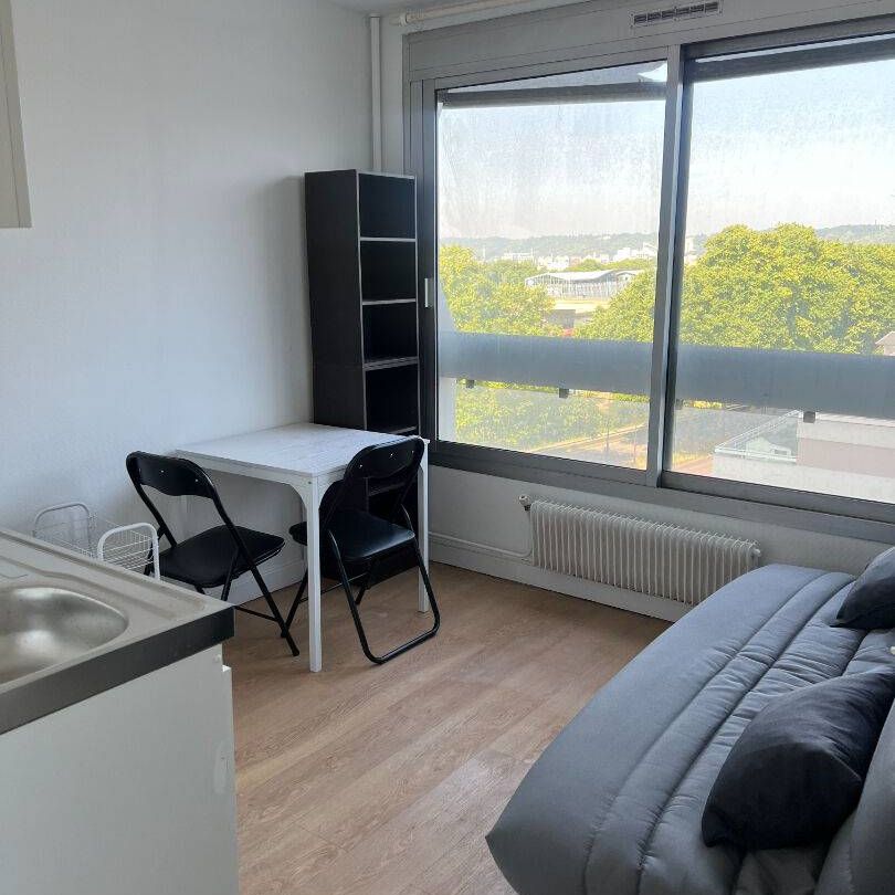 Beau studio meublé de 16,65m² à la location, situé quai du Havre à Rouen, 455€ charges comprises - Photo 1