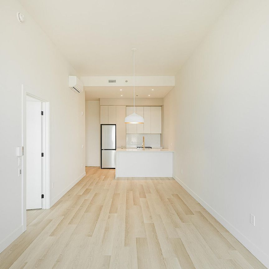 2800 Thimens, Montréal, QC - Photo 1