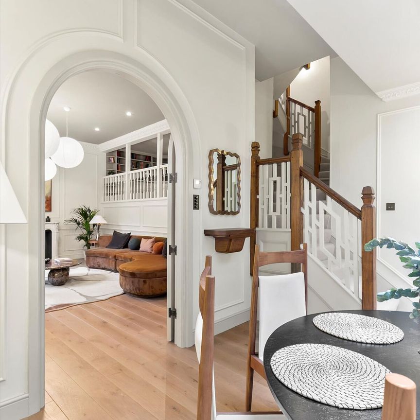 Presenting this wonderful 6 bedroom home in the heart of Kensington, W8 - Photo 1