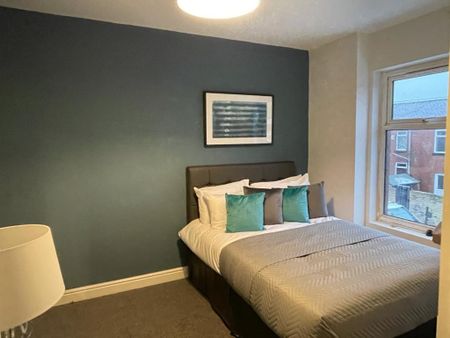 1 bedroom in a house share to rent - Photo 2