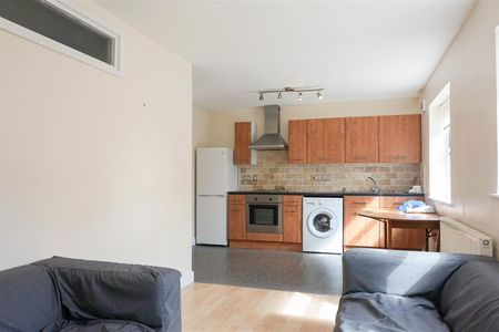 Flat 9, Headingley Rise Welton Road, Hyde Park, Leeds, LS6 1EE - Photo 3