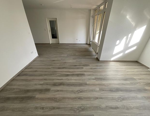 Helle, geräumige 3-ZKB-Balkonwohnung in Heppens zu vermieten! - Photo 1