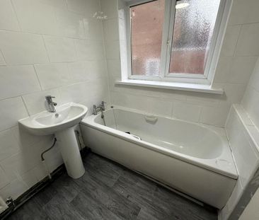 2 bedroom end of terrace house to rent - Photo 5