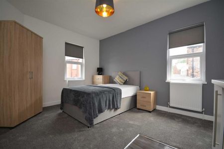 1 bedroom in a house share to rent - Photo 2