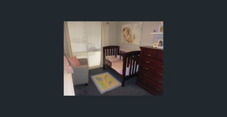 Comfortable Family Living with Space and Convenience - Photo 3