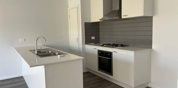 MODERN TOWNHOUSE - Photo 2