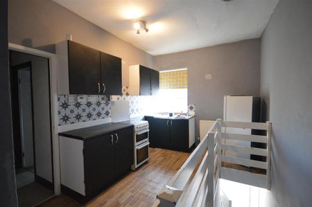 2 bedroom flat to rent - Photo 2