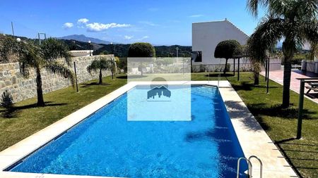 Alquiler de dúplex en Altos de Estepona - Photo 2