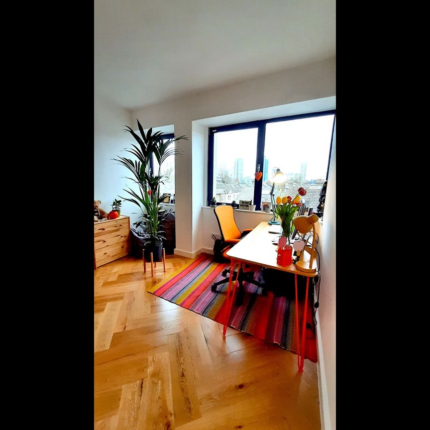 2 Bed Flat, London, SW18 - Photo 1