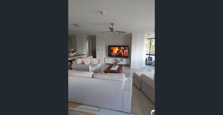 Fully Furnished 2 bedroom apartment - Photo 2