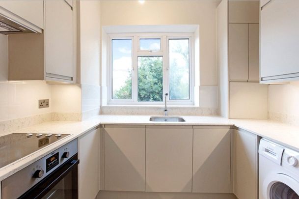 Baskerville Road, London, SW18 flat to rent - Photo 1