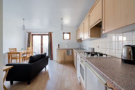 4 Bed End Terrace, Indigo Mews, E14 - Photo 2