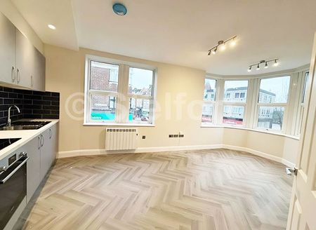 Palmerston Road, HA3, London - Photo 2