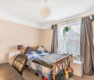 Walnut Tree Close, Guildford, GU1 - Photo 2