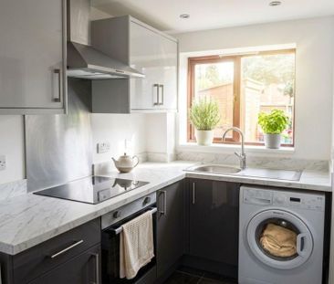 3 bedroom semi-detached house to rent - Photo 5