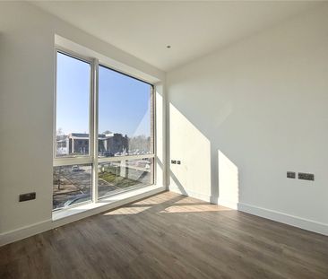 Roop House, Fleet, Hampshire, GU51 - Photo 2