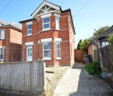 1 bedroom in a flat share to rent - Photo 3