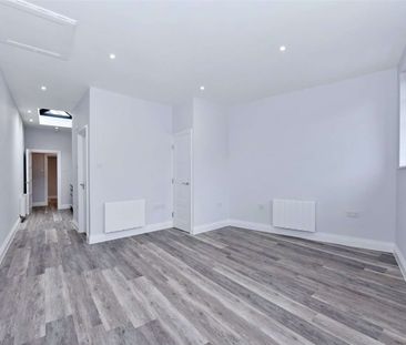 A modern one bedroom apartment located in the heart of Marlow. - Photo 1