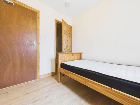 6 bedroom terraced house to rent - Photo 3