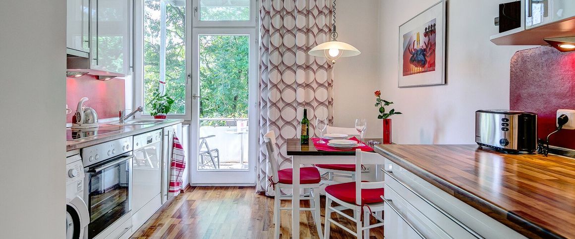 Beautiful historic apartment facing the courtyard - Foto 1