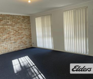 4 BEDROOM TOWNHOUSE - Photo 1