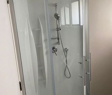 Cosy family home with secured backyard - Photo 5