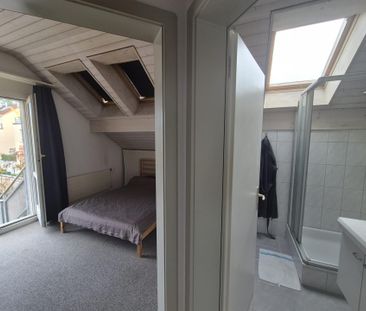 Heimelige Dachwohnung mit Speicherofen, Seesicht und Terrasse - Foto 4