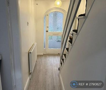 4 bedroom semi-detached house to rent - Photo 3