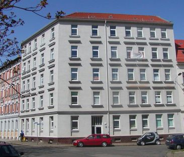 2-Zimmerwohnung in Großzschocher mit Laminatfußboden und EBK ! - Photo 1