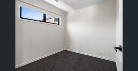 Impressive Townhouse in a Highly Sought-After Location! - Photo 2