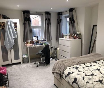 4 bedroom terraced house to rent - Photo 3