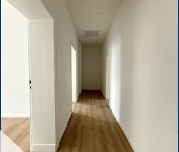 Stilvolle 4-Raum Wohnung mit Balkon, neuer EBK und Sanierten Bad in... - Photo 2