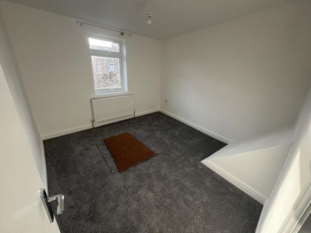 2 bedroom flat to let - Photo 3