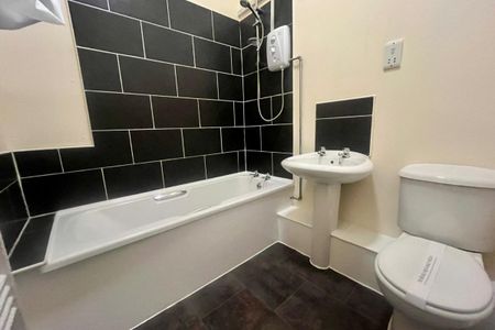 Bond Street - Photo 5