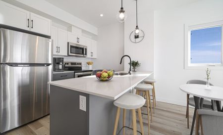 Jersey: Black Accents – 196 Colony, Winnipeg, MB - Photo 4