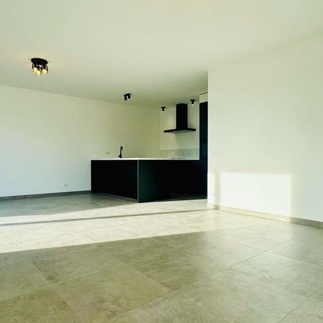 Woning te huur in Izegem voor € 1.300 met 3 slaapkamers - Photo 1