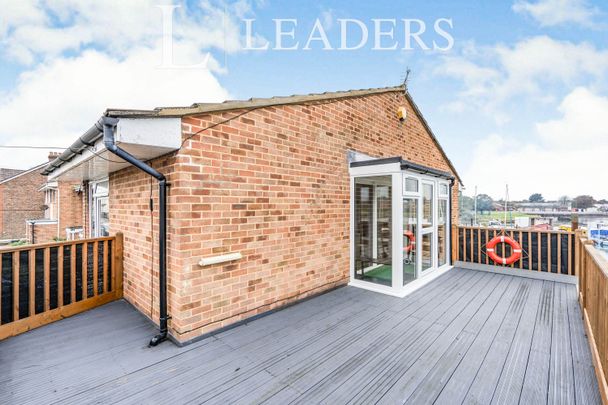 1 bedroom flat to rent Parham Road - Photo 1