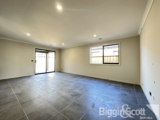 Spacious 4-Bedroom Family Home in Prime Cranbourne Location - Photo 1