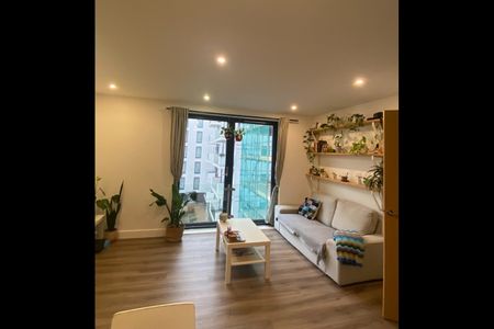 1 Bed Flat, Invicta, BS1 - Photo 2