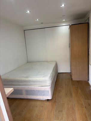 Studio Flat, Second Avenue, E13 - Photo 1