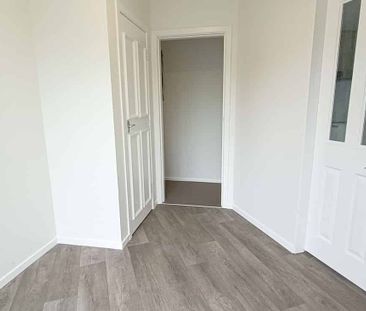 Bright, Modern & Family-Ready – Your Newlands Home - Photo 4