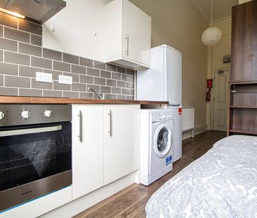 Apt 6, Clarendon House - Photo 5