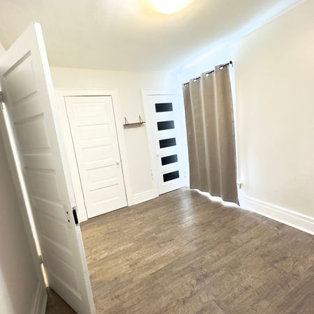 For Lease - 4825 Crysler Avenue, Niagara Falls, Ontario - Photo 3