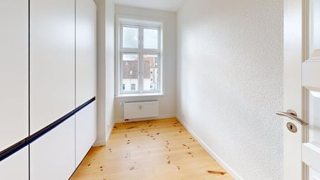 Nyrenoveret lejlighed med masser af plads - Photo 2
