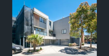 Perfectly located modern townhouse - Photo 5