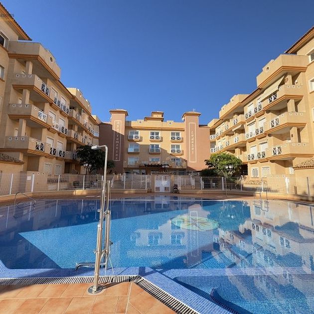 Flat with garage and communal pool - Photo 1