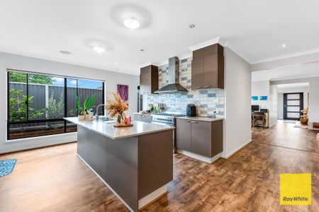 Luxurious Family Home - Photo 3